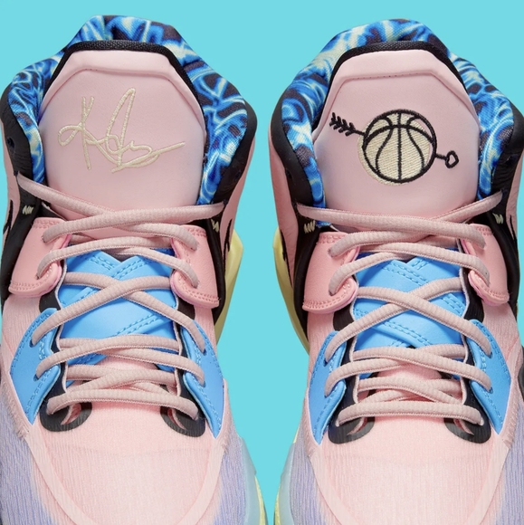 Nike Kyrie Infinity Valentine's Day Basketball Shoes - Picture 2 of 4